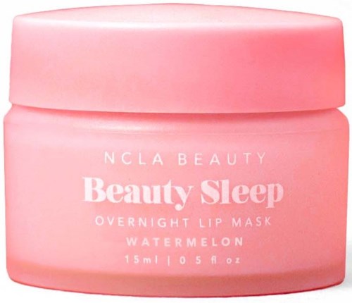 Vaaleanpunainen rasia, jossa lukee 'Beauty Sleep Overnight Lip Mask Watermelon, 15 ml,' ja kansi peittää tuotteen sisällä.