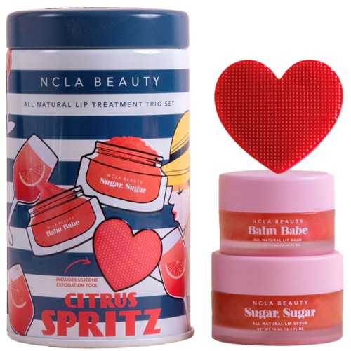 Lippenverzorgingspotjes met een hartvormig decoratie-item en een grote container citrus spritz.