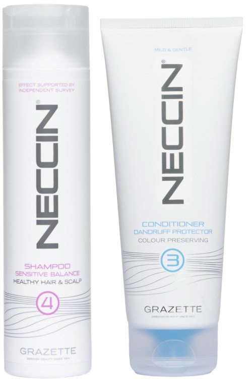 Twee witte haarverzorgingsproducten, shampoo en conditioner, met grijze en roze tekst, in lange flessen. Voor een gevoelige huid en kleurbescherming.