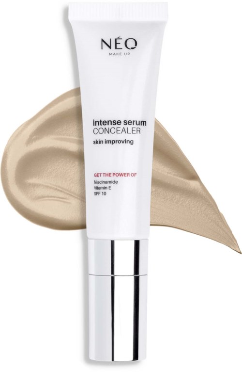 Een tube NEO make-up concealer met beige product erachter uitgesmeerd.