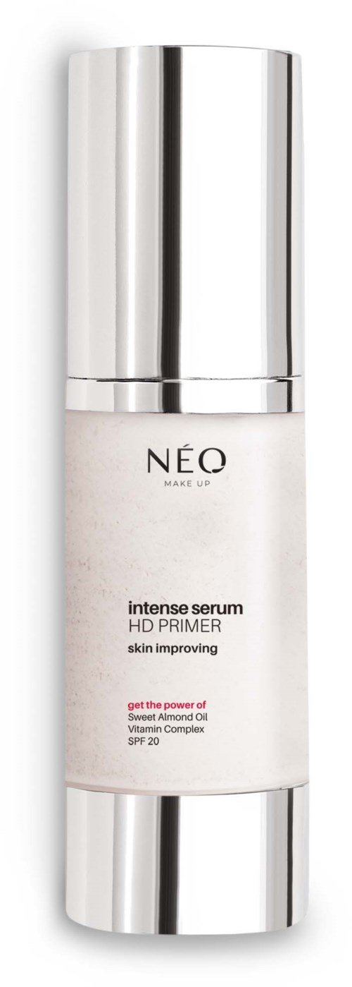 Een witte en zilverkleurige fles met NEO intense serum HD primer voor huidverbetering, met een zilveren dop en tekst op de voorkant.