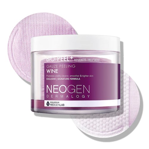 Neogen Dermalogy bio-peel wine gauze peeling product met paarse verpakking en twee pads ernaast.