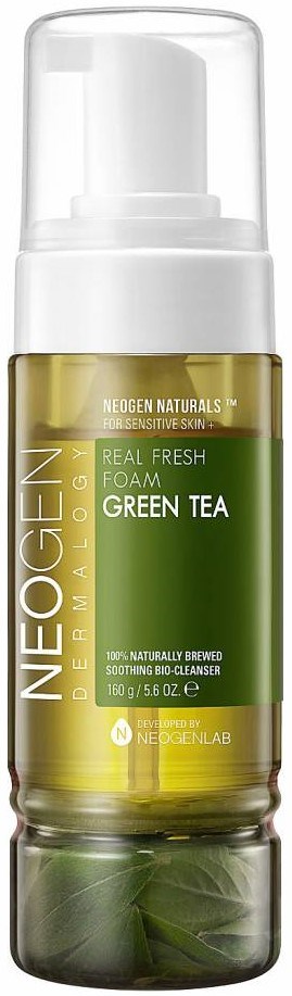 Groene thee schuimende gezichtsreiniger in doorzichtige pompflacon met witte dop, gemarkeerd Neogen Naturals.