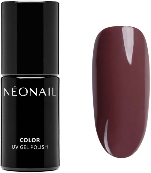 Een zwarte nagellakfles met 'Neonail' op het label naast een nagel met donkerrode lak.