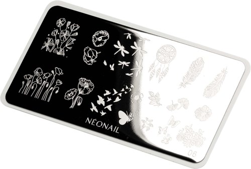 Ein Nagelstempelplatte mit Blumen- und Schmetterlingsmustern in schwarzen und transparenten Bereichen.