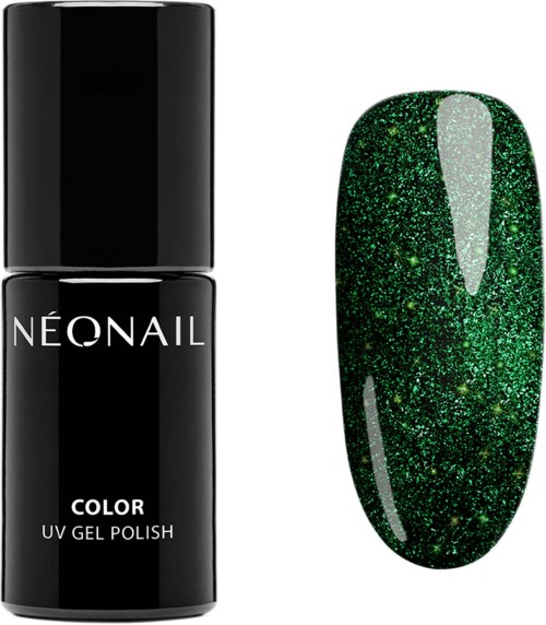 En svart flaska nagellack märkt 'Neonail Color UV Gel Polish'. En smaragdgrön, glittrande nagel bredvid.