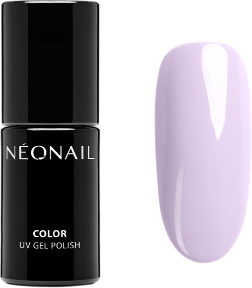 En svart nagellackflaska märkt 'Neonail Color' bredvid ett målat nagel i ljuslila färg.
