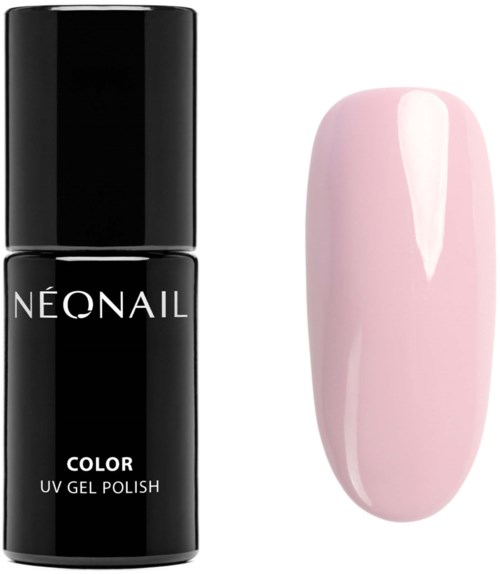 En svart flaska med NeoNail färg UV-gel nagellack bredvid ett rosa naglabbevis med glansig finish.