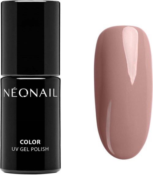 En flaska neonnagellack bredvid ett målat nagelbit som visar en ljusrosa färg.
