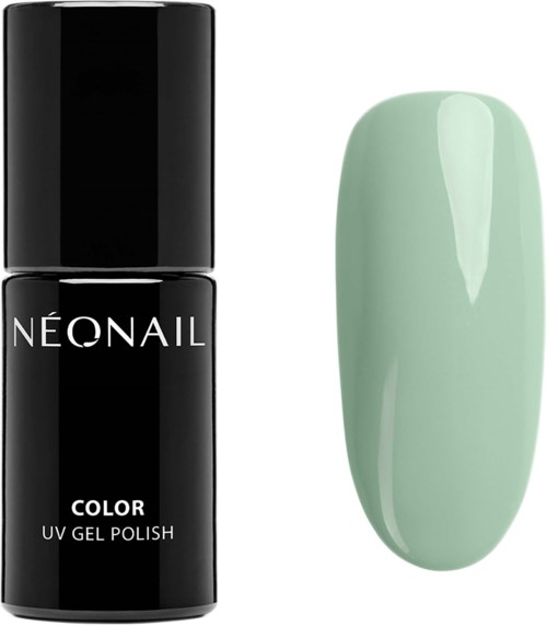 En svart flaska Neonaill UV-gel nagellack bredvid ett målat grönt nagelprov.