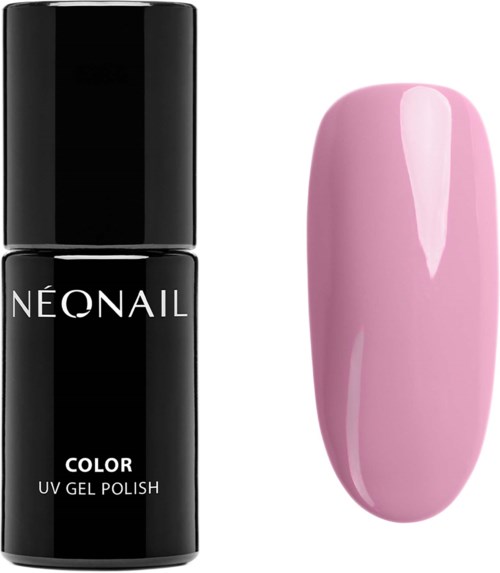 En svart flaska med NEONAIL UV-gelnagellack bredvid en rosa, formad nagel med glänsande yta.