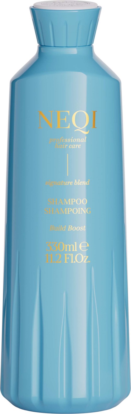 Een lange, blauwe shampoo fles met dop, labelt NEQI en shampoo in gouden letters.
