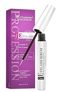 Eine lila Verpackung und eine weiße Flasche mit Tropfer, gekennzeichnet als Wimpernserum zur Verbesserung von Wimperndicke und Volumen.