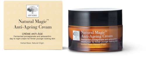 Ett lock av Anti-Ageing Cream och dess förpackning, båda märkta Natural Magic, med granatäppleextrakt för ungdomlig hud.