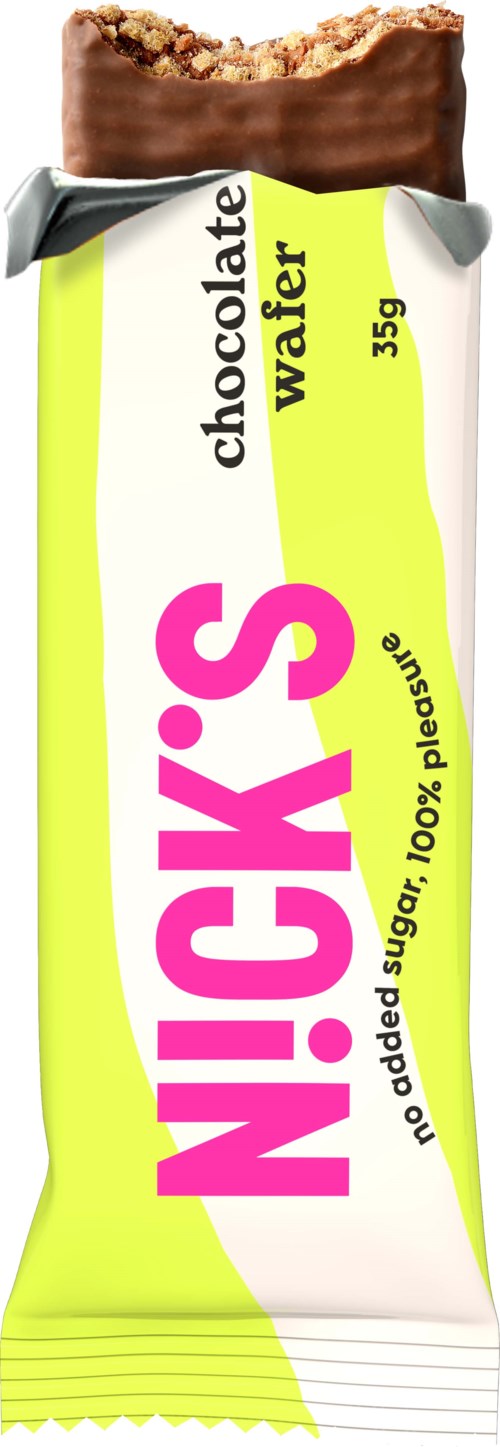 Ein Schokoriegel mit dem Namen 'NICK'S' und gelber und pink Verpackung. Es steht 'chocolate wafer' und 'no added sugar'.