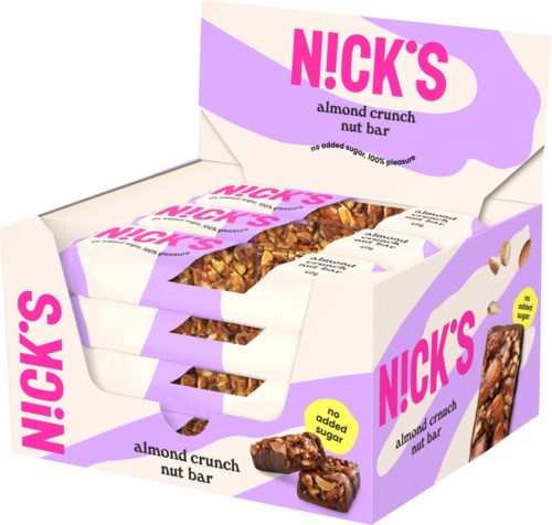 Schachtel zeigt Mandel-Crunch-Nussriegel mit lila und weißem Verpackung, mit Riegeln darin und einigen außen.