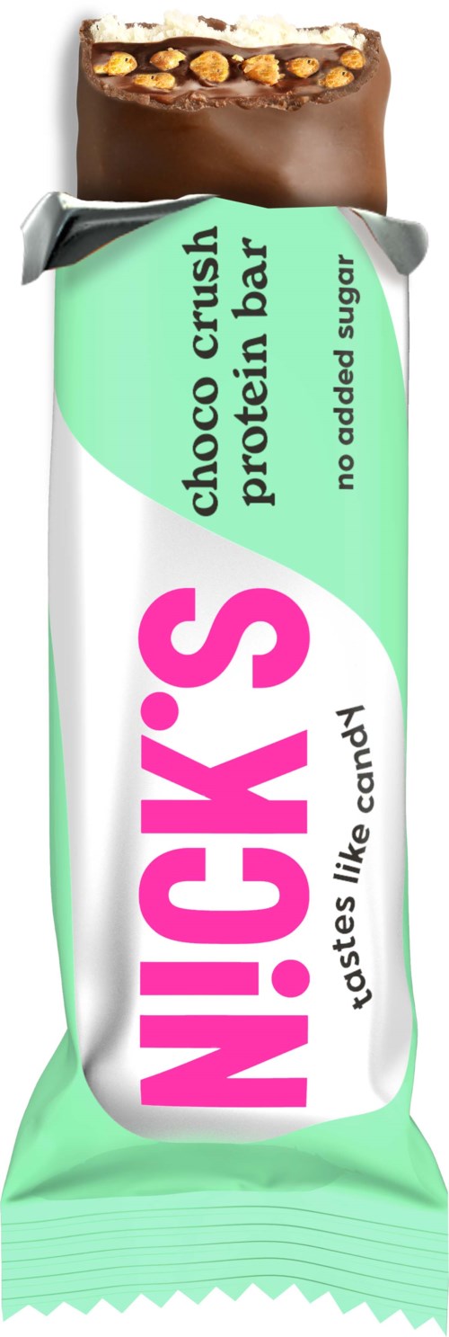 Suklaista proteiinipalkkaita pähkinöillä, merkattu 'NICKS', ei lisättyä sokeria, makoilee kuin karkki.