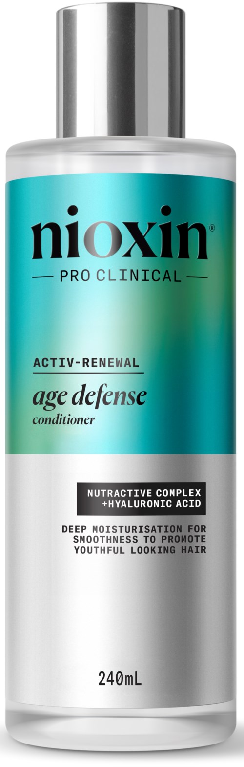 Een fles Nioxin Pro Clinical Age Defense conditioner met blauwe en zilveren label, 240ml, voor haarverzorging.