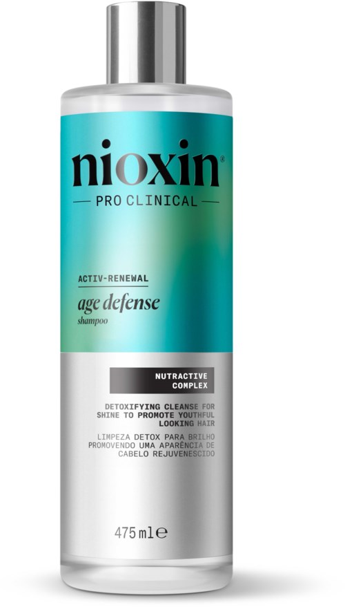 Een fles Nioxin Pro Clinical Age Defense shampoo met blauwe en witte label.