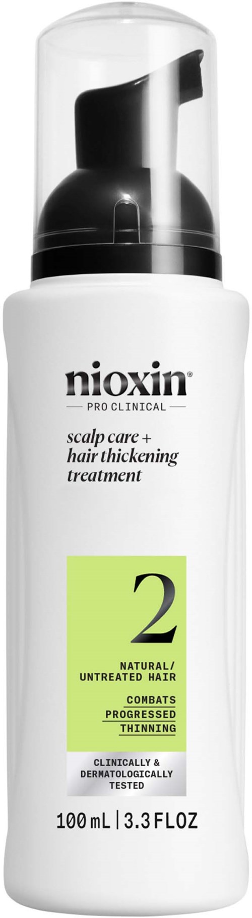 Een witte fles van Nioxin hoofdhuid- en haarbehandeling met zwarte pomp en label met '2'.