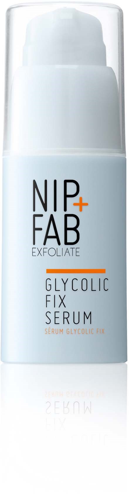 Een witte flesje van Nip+Fab Glycolic Fix Serum voor huidvernieuwing. Het flesje heeft zwarte en oranje tekst.