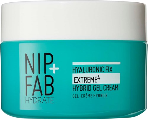 Een turquoise pot met witte deksel, gemerkt Nip+Fab Hydrate Hyaluronic Fix Extreme4 Gel Cream.