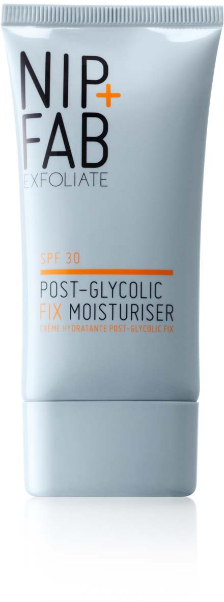 Een witte tube met zwarte en oranje tekst, gelabeld Nip+Fab Exfoliate Post-Glycolic Moisturiser SPF 30.