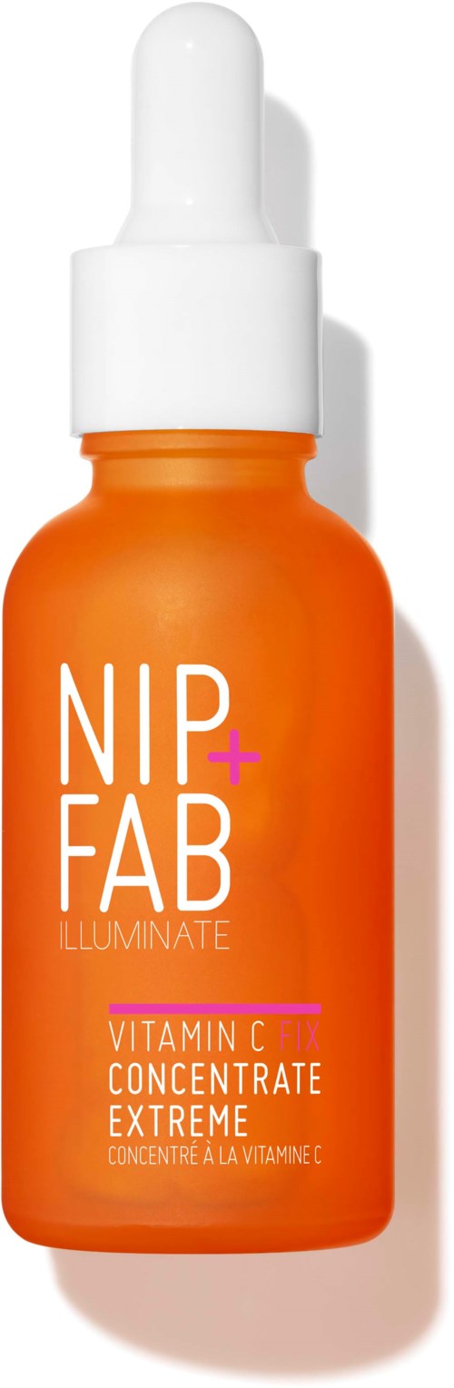 Oranje fles met pipet, gelabeld Nip+Fab Vitamin C concentraat voor een stralende huid.