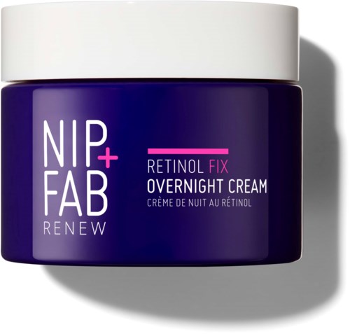 Een donkerpaarse pot met witte deksel, labeled 'NIP+FAB RENEW Retinol Fix Overnight Cream'.