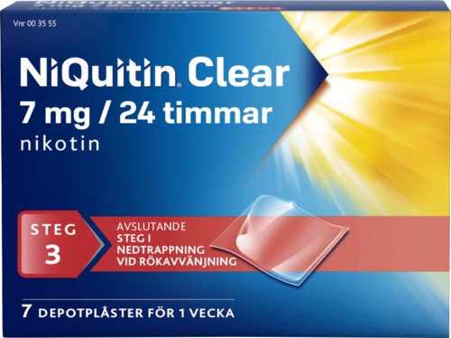 Förpackning för nikotinpads, märkt som NiQuitin Clear, med 7 plåster för en vecka, huvudsakligen blå och röda färger.