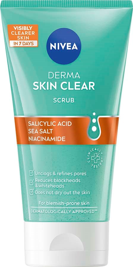 Een tube Nivea Derma Skin Clear Scrub met zeesalt en niacinamide voor mee-eters en vlekken.