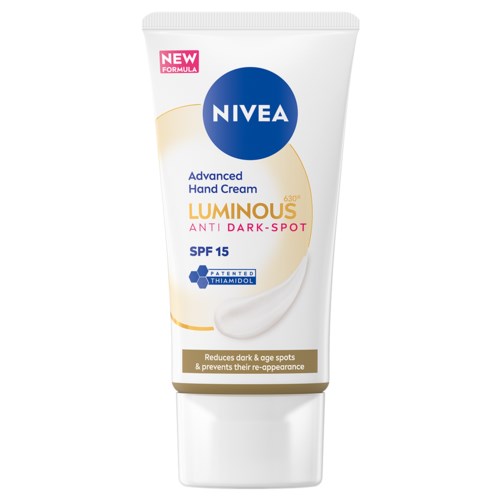 Eine Tube Nivea-Handcreme mit SPF 15, helle Farben und Labels für Anti-Dunkelstellen und Aufhellung.