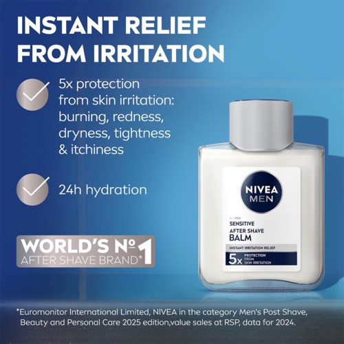Een fles Nivea Men aftershave balsem op een blauwe achtergrond, die verlichting biedt bij huidirritatie en 24 uur hydratatie.