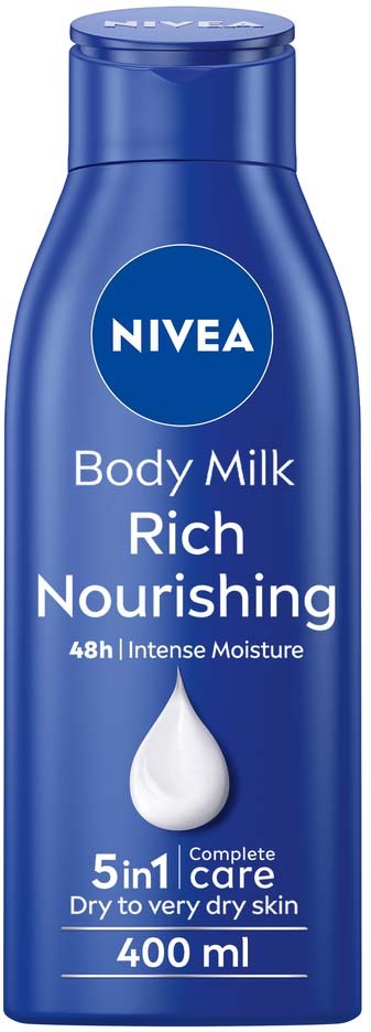 Blå flaska med Nivea Rich Nourishing Body Milk, 400 ml, för torr hud, ger 48 timmar fukt.
