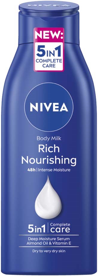 Blå body lotion-flaska med Nivea-märke, står att den ger 48 timmars fukt, innehåller mandelolja och vitamin E.