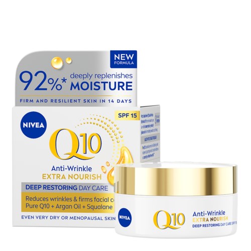 Nivea Q10 anti-rimpel Extra Nourish in een witte en gouden pot met blauw label, met verpakking ernaast. Bevordert huidverzorging.