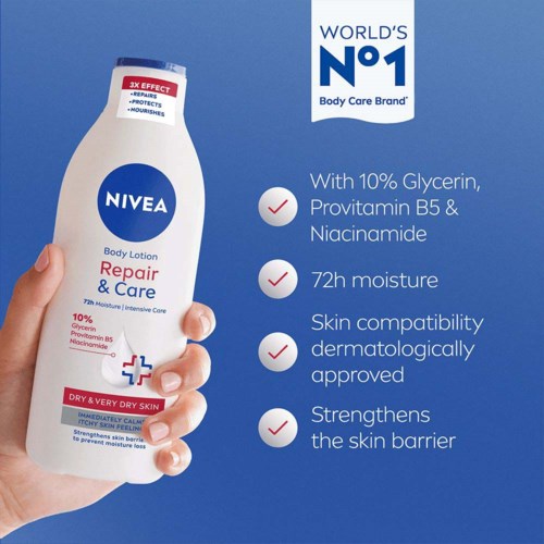 En hånd holder en Nivea kroppspleieflaske, med tekst som fremhever fordeler som fukt og hudbeskyttelse.