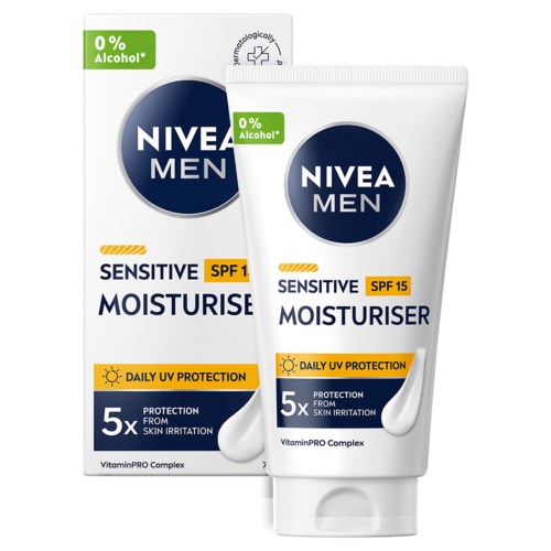 Kaksi Nivea Men Sensitive Moisturizer -putelia, toinen SPF 15 ja toinen SPF 1, tarjoavat suojaa herkässä ihossa.