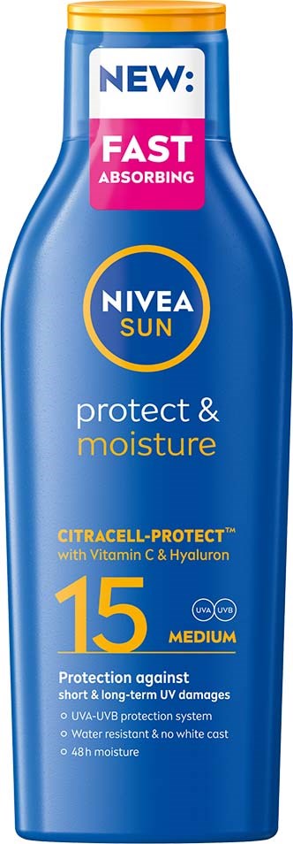 Blauwe fles van Nivea Sun zonnebrandcreme met SPF 15, biedt bescherming, hydratatie en snelle absorptie.