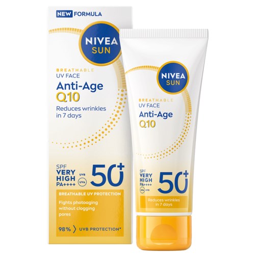 Valkoinen ja keltainen Nivea Sun -aurasuoja-tuubipakkaus, mainostaen ikääntymisen ehkäisyä ja UV-suojaa.