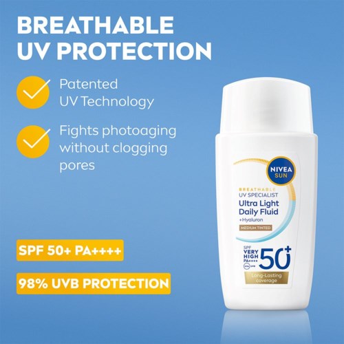 Een Nivea zonnebrandfles die ademende UV-bescherming, SPF 50+ en 98% UVB-bescherming benadrukt met een blauwe achtergrond.