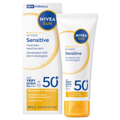 Nivea Sun Sensitive UV kasvovoide 50+ ja sen pahvikansikuva, joka korostaa suojaa herkälle iholle.