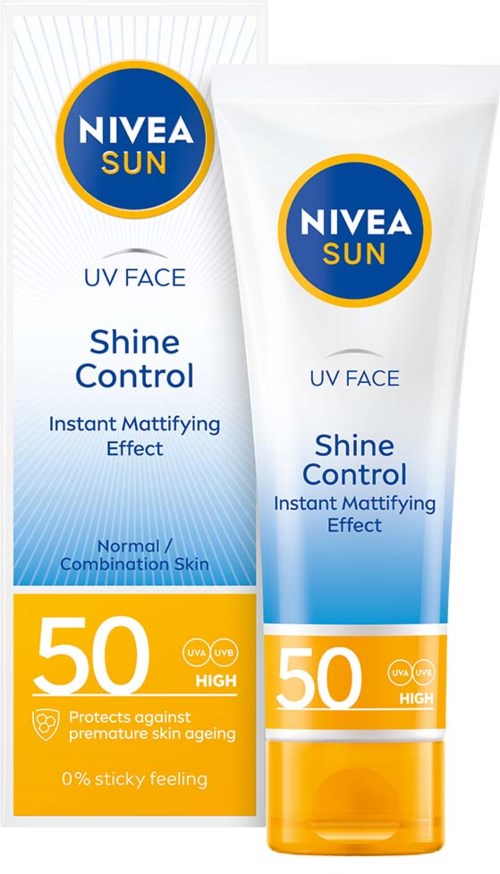 Twee Nivea Sun Shine Control SPF 50 zonnebrandcrèmes voor normale huid, met hoge bescherming en matte afwerking.