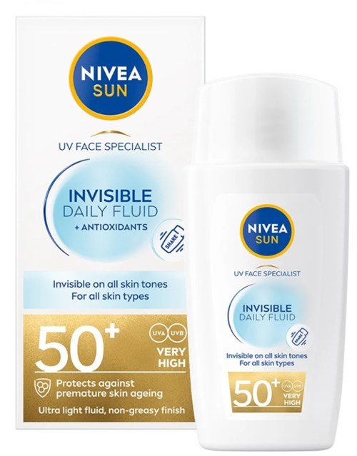 Fles en doos van NIVEA SUN Invisible Daily Fluid met SPF 50+ voor alle huidtypes, biedt hoge zonbescherming.