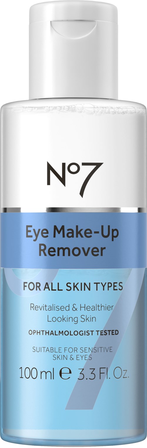 Eine klare Flasche mit No7 Eye Make-Up Remover, geeignet für alle Hauttypen, mit blauem und weißem Design.