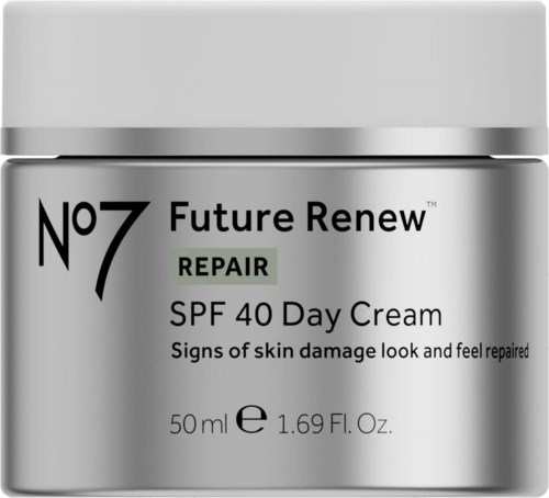 Ein kleiner silberner Behälter mit Future Renew Repair SPF 40 Day Cream für geschädigte Haut.