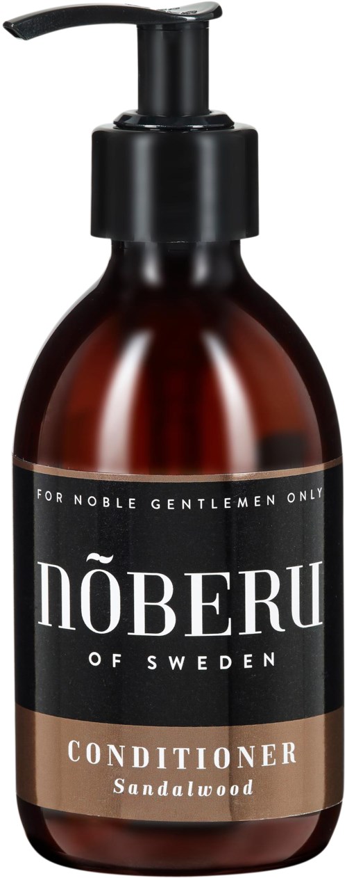 En mörkbrun flaska med pump, märkt 'Nóberu of Sweden' och 'Conditioner Sandalwood'.