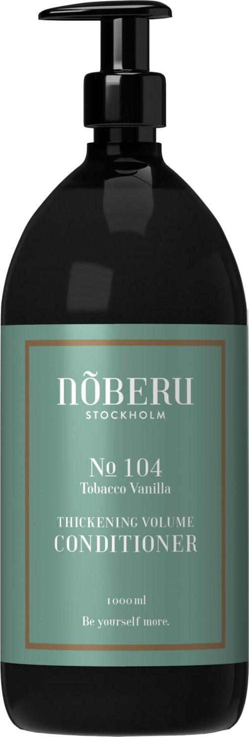 Eine schwarze Flasche mit Pumpaufsatz enthält NOBERU Stockholm Tobacco Vanilla Conditioner. Das Etikett ist hellblau mit weißem und braunem Text.