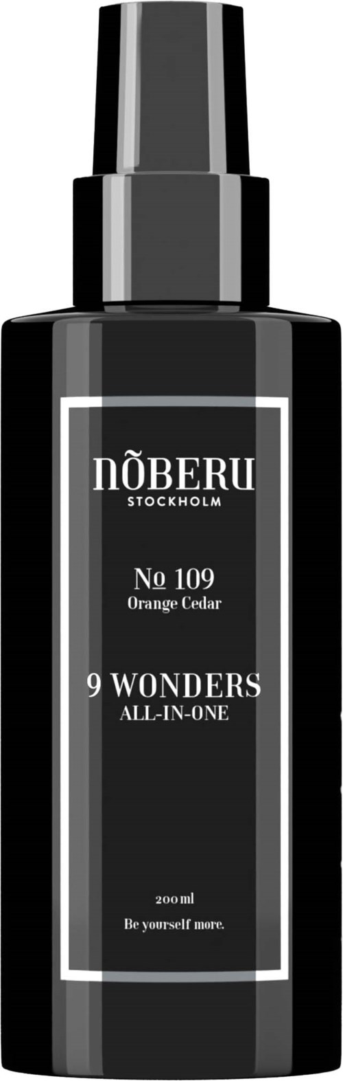 Eine schwarze Sprühflasche mit Label "Nöberu Stockholm", Duft "Orange Cedar" und Name "9 Wonders All-In-One."