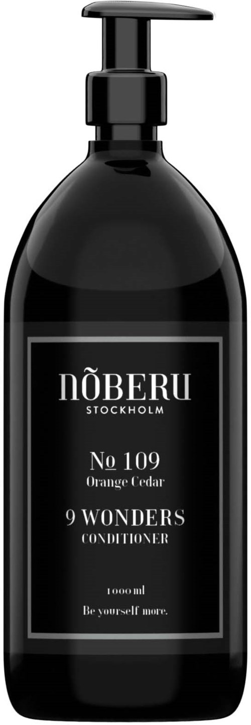 Eine schwarze Flasche mit Pumpkopf, beschriftet 'Nöberu Stockholm No 109 Orange Cedar 9 Wonders Conditioner.'